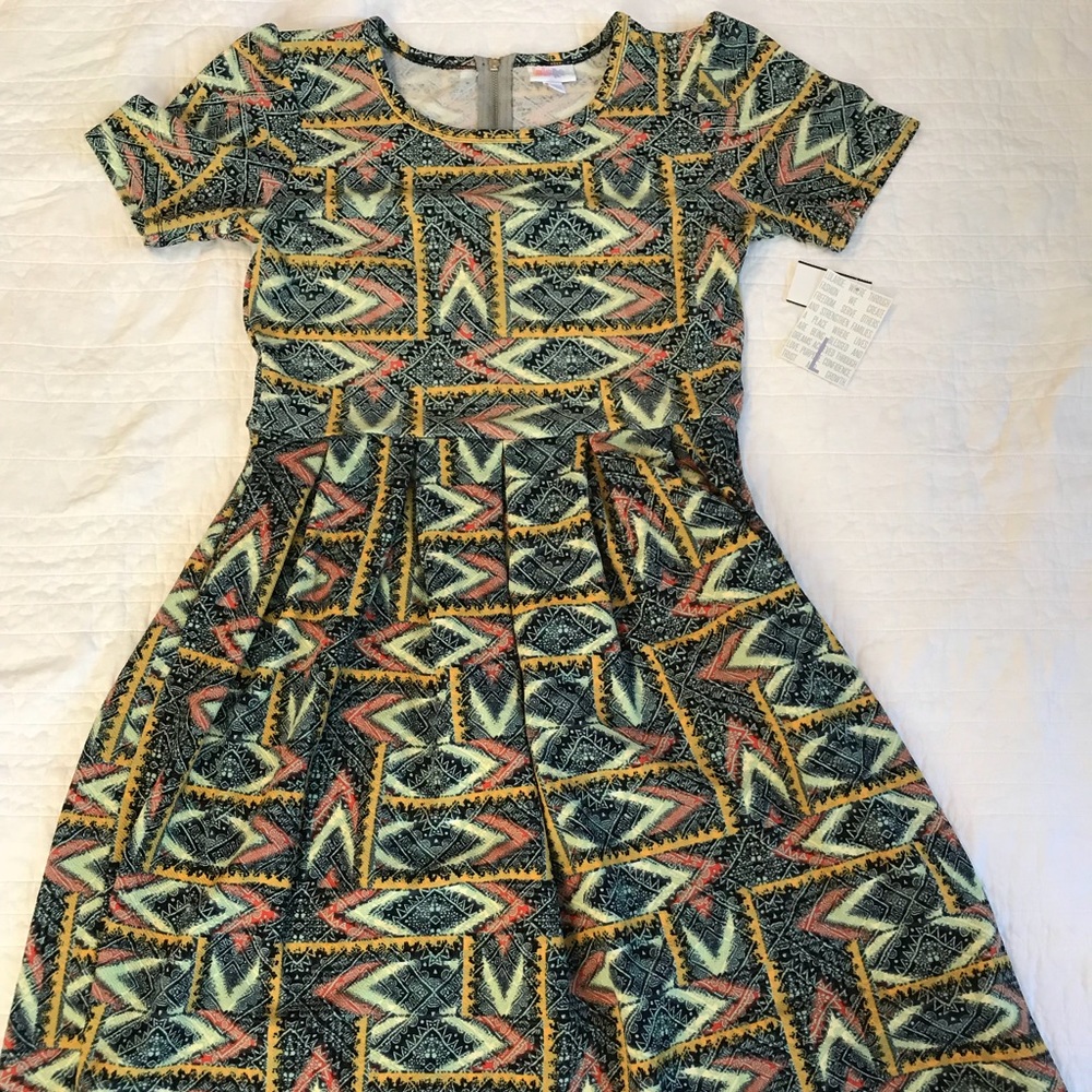 NWT Lularoe Amelia. Size Large